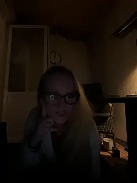 LizzieZ1975 online show from 06.06.26