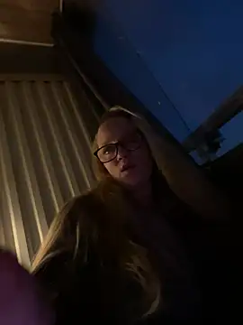 LizzieZ1975 online show from 06.25.26