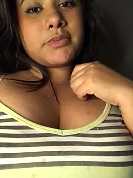 Snapshot of camilavixen20 chatting on 04.02.26 camilavixen20 online show from 04.02.26