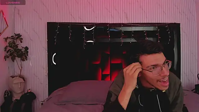 Snapshot of ArthurAndAllice chatting on 03.19.26 ArthurAndAllice online show from 03.19.26