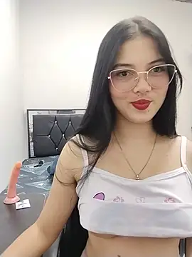 Snapshot of veleria_allurin chatting on 06.19.26 veleria allurin online show from 06.19.26