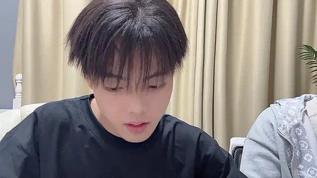 Snapshot of XIAOZHU-01 chatting on 03.20.26 XIAOZHU-01 online show from 03.20.26