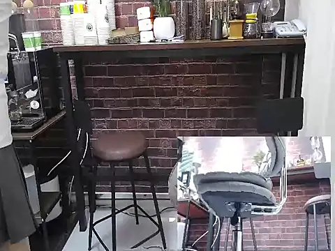 Snapshot of Latte-01 chatting on 04.12.26 Latte-01 online show from 04.12.26