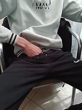 Snapshot of Skinboy06 chatting on 04.02.26 Skinboy06 online show from 04.02.26