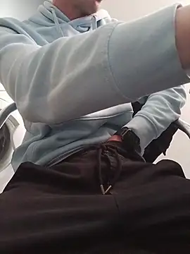 Snapshot of Skinboy06 chatting on 04.06.26 Skinboy06 online show from 04.06.26