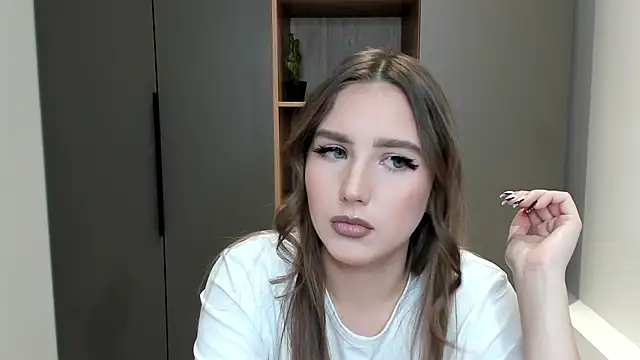 Snapshot of KarriDunman chatting on 03.22.26 KarriDunman online show from 03.22.26