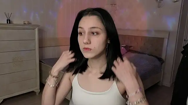 Snapshot of MilaVey chatting on 03.26.26 MilaVey online show from 03.26.26