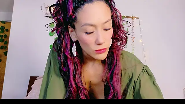 Ajua  Uva online show from 05.10.26