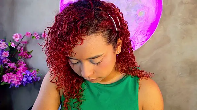 lara curly online show from 06.17.26