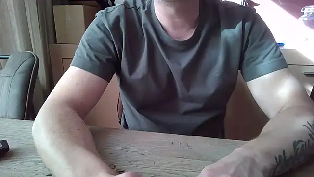 Essie deLona online show from 03.20.26