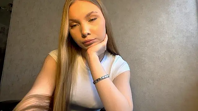 CarolineNine online show from 03.26.26