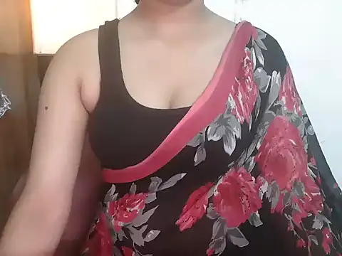 Snapshot of urvashi_rai chatting on 07.11.26 urvashi rai online show from 07.11.26