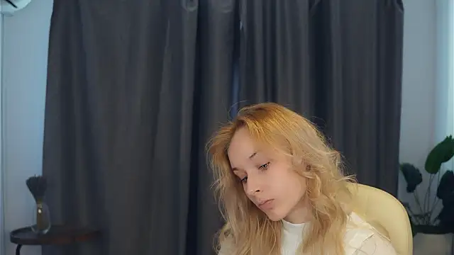 Snapshot of EuraRonchetti chatting on 03.21.26 EuraRonchetti online show from 03.21.26