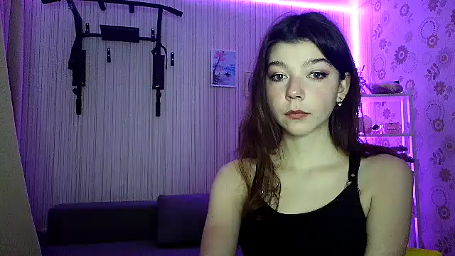 Snapshot of Your_Little_Sophie chatting on 03.22.26 Your Little Sophie online show from 03.22.26