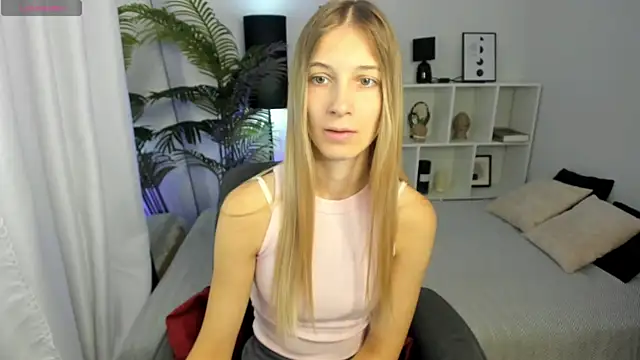 LauraPurr online show from 07.10.26