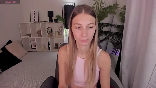 LauraPurr online show from 07.16.26