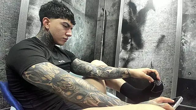 Snapshot of Gury_tattoo chatting on 06.05.26 Gury tattoo online show from 06.05.26