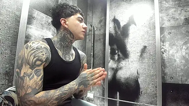 Snapshot of Gury_tattoo chatting on 06.10.26 Gury tattoo online show from 06.10.26