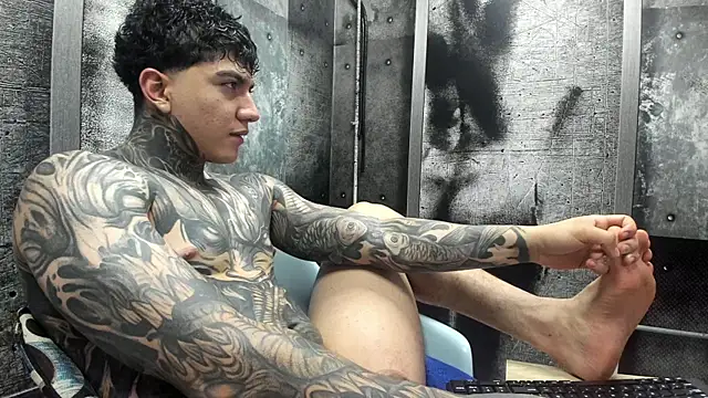 Snapshot of Gury_tattoo chatting on 06.11.26 Gury tattoo online show from 06.11.26