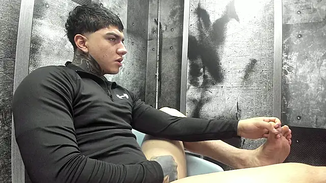 Snapshot of Gury_tattoo chatting on 06.15.26 Gury tattoo online show from 06.15.26