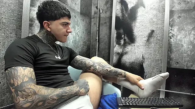 Snapshot of Gury_tattoo chatting on 06.19.26 Gury tattoo online show from 06.19.26