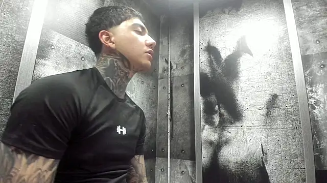 Snapshot of Gury_tattoo chatting on 06.23.26 Gury tattoo online show from 06.23.26