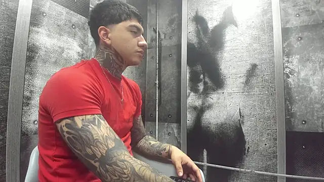 Snapshot of Gury_tattoo chatting on 06.24.26 Gury tattoo online show from 06.24.26