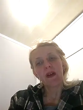 Snapshot of MiaLove183 chatting on 03.27.26 MiaLove183 online show from 03.27.26