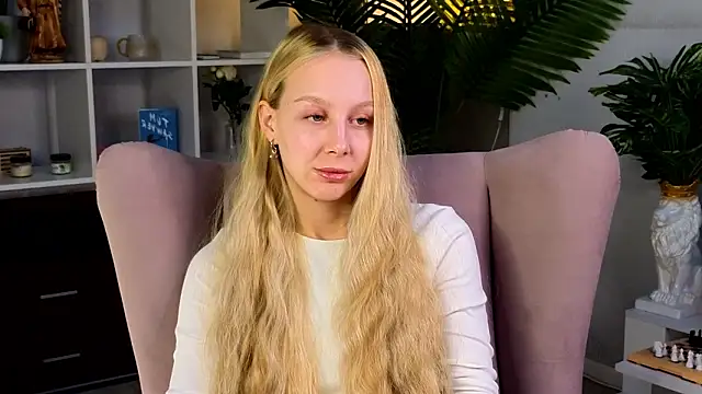 Snapshot of LishaPelle chatting on 03.22.26 LishaPelle online show from 03.22.26