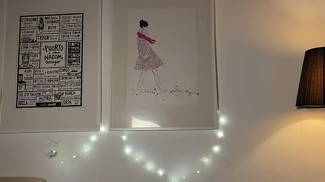 Snapshot of rossilaari chatting on 03.25.26 rossilaari online show from 03.25.26