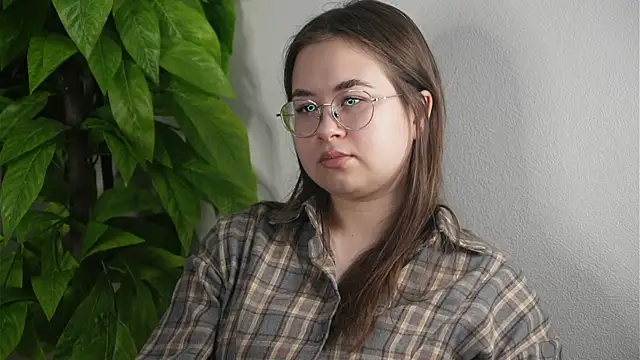 Snapshot of TiffaneySpikes chatting on 03.23.26 TiffaneySpikes online show from 03.23.26