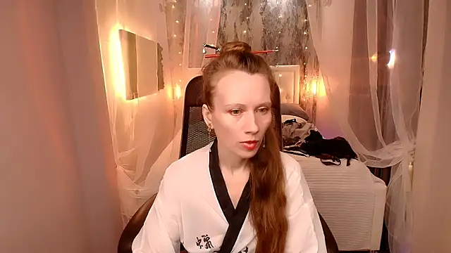 Snapshot of NicoleMiless chatting on 04.14.26 NicoleMiless online show from 04.14.26