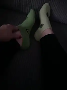 Snapshot of LilouPieds chatting on 06.16.26 LilouPieds online show from 06.16.26