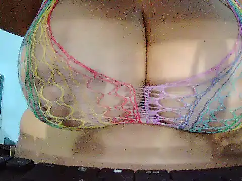 Snapshot of Curvy_rosse chatting on 04.06.26 Curvy rosse online show from 04.06.26