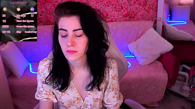 CurleyBlueEyes online show from 03.25.26