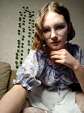 Heyy Mia online show from 03.27.26