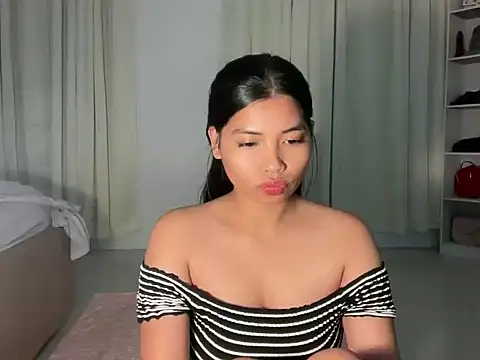 Snapshot of zafarina_18 chatting on 03.31.26 zafarina 18 online show from 03.31.26