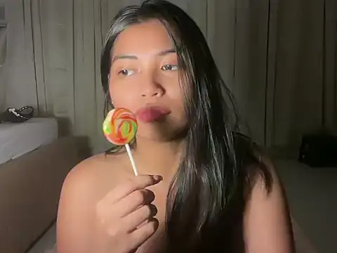 Snapshot of zafarina_18 chatting on 04.14.26 zafarina 18 online show from 04.14.26