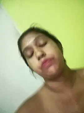 Snapshot of bannerjeesneha20 chatting on 05.18.26 bannerjeesneha20 online show from 05.18.26