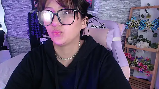 Snapshot of eyes_moonn chatting on 06.15.26 eyes moonn online show from 06.15.26