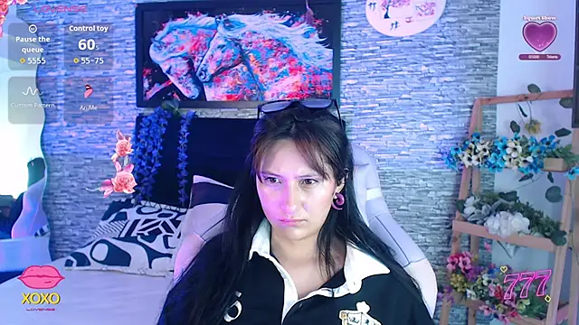 Snapshot of eyes_moonn chatting on 06.19.26 eyes moonn online show from 06.19.26