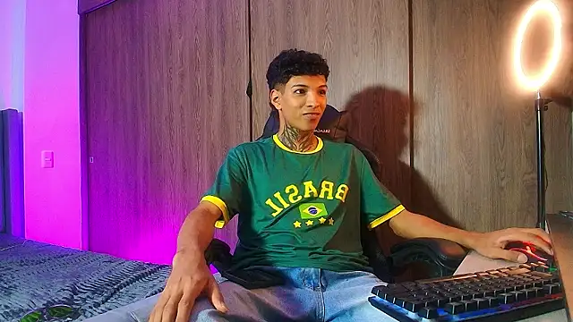 im Usuga online show from 03.26.26