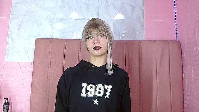 Snapshot of maia_grace chatting on 03.25.26 maia grace online show from 03.25.26