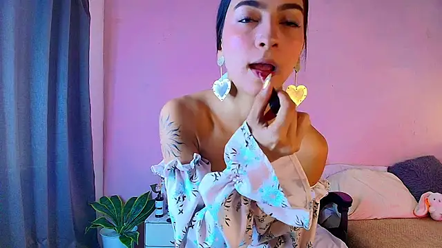 Snapshot of Daphne_Rosse chatting on 05.14.26 Daphne Rosse online show from 05.14.26