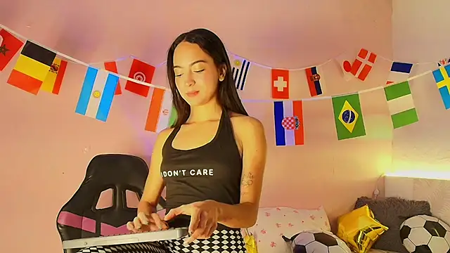 Snapshot of Daphne_Rosse chatting on 06.14.26 Daphne Rosse online show from 06.14.26