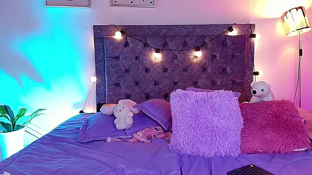 Snapshot of Daphne_Rosse chatting on 07.28.26 Daphne Rosse online show from 07.28.26