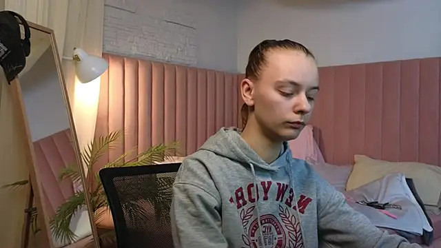emma chaser online show from 04.29.26