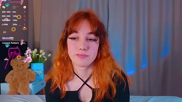 Snapshot of JoanReed chatting on 04.01.26 JoanReed online show from 04.01.26