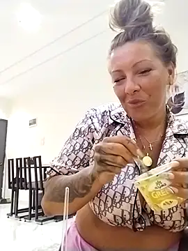 Snapshot of Exotic_ParisX chatting on 04.01.26 Exotic ParisX online show from 04.01.26