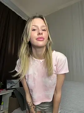 Snapshot of Soralow chatting on 03.30.26 Soralow online show from 03.30.26